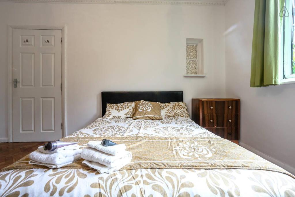 Oyo Guest House Ellipse Whetstone Экстерьер фото