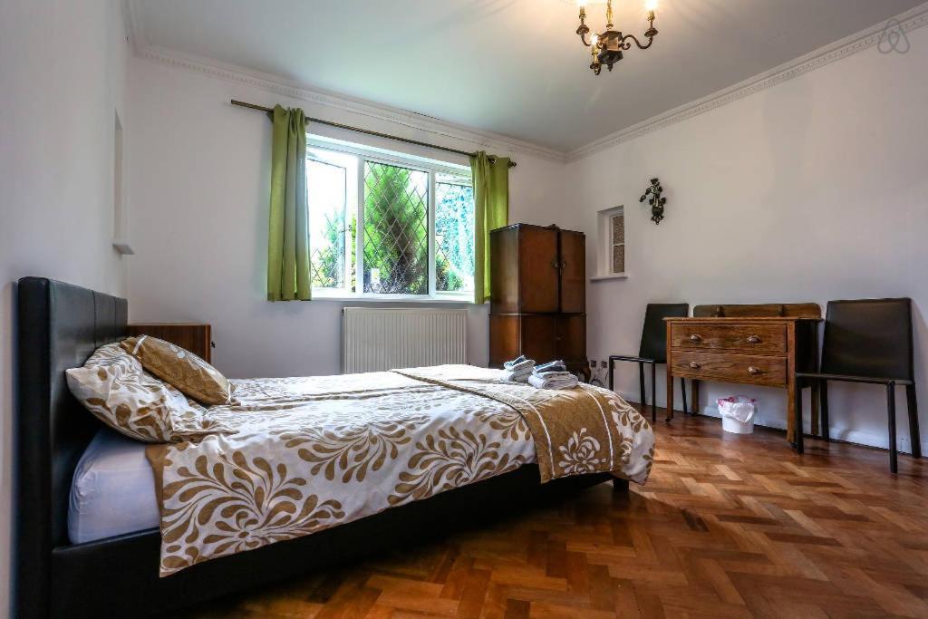 Oyo Guest House Ellipse Whetstone Экстерьер фото
